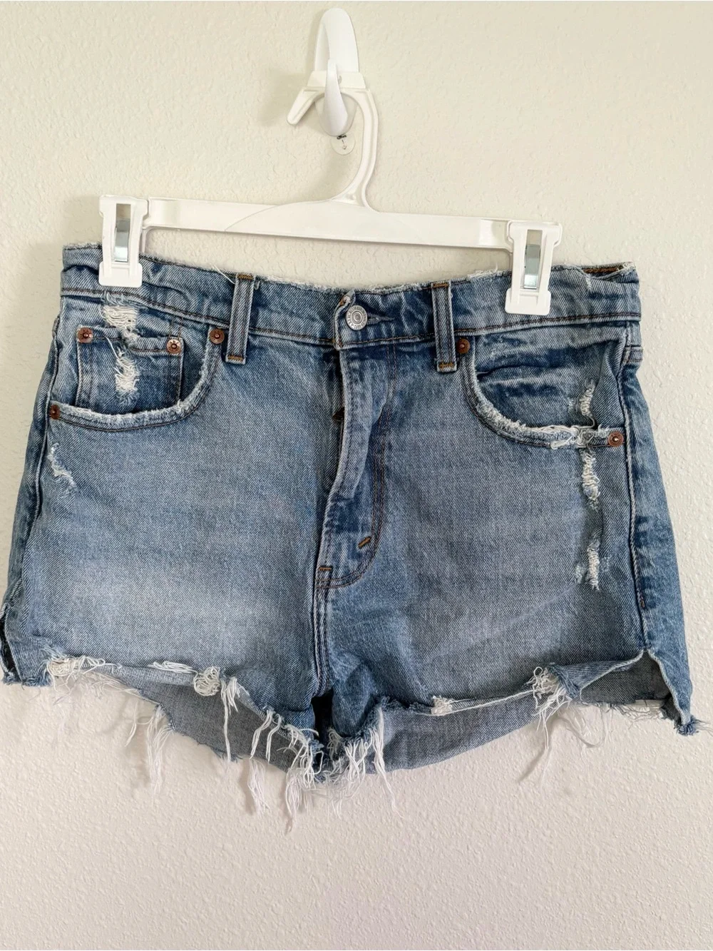 Abercrombie & Fitch The Mom High Rise Shorts Distressed Blue Denim Size 27/4